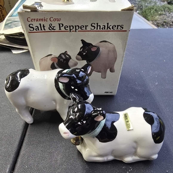 New Ceramic Cow Salt and pepper shakers - Picture 1 of 1